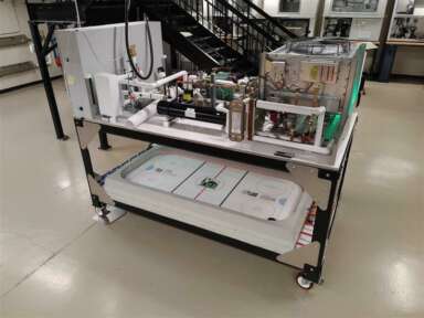 Tour du chapeau avec une patinoire miniature.